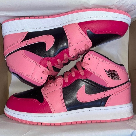 jordan 1s coral chalk